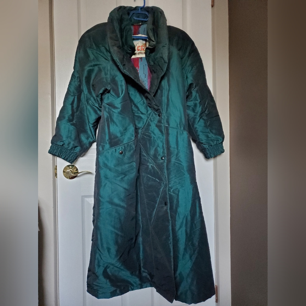 🔴 Long, very warm green winter coat